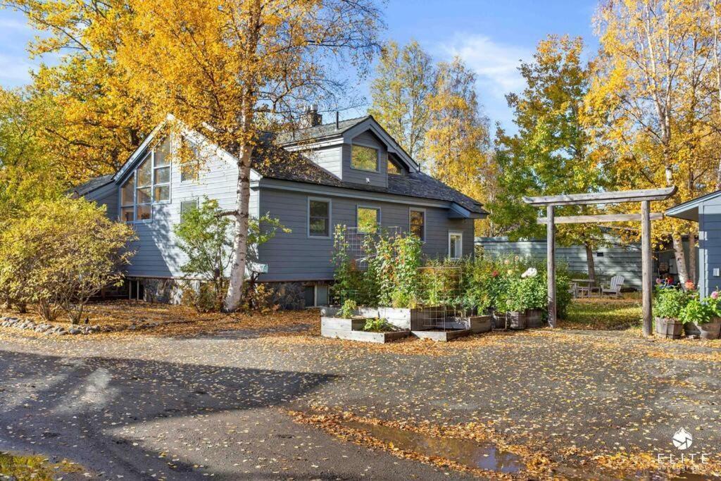 Ferienwohnung Fireweed Gardens In Roger'S Park Anchorage Exterior foto
